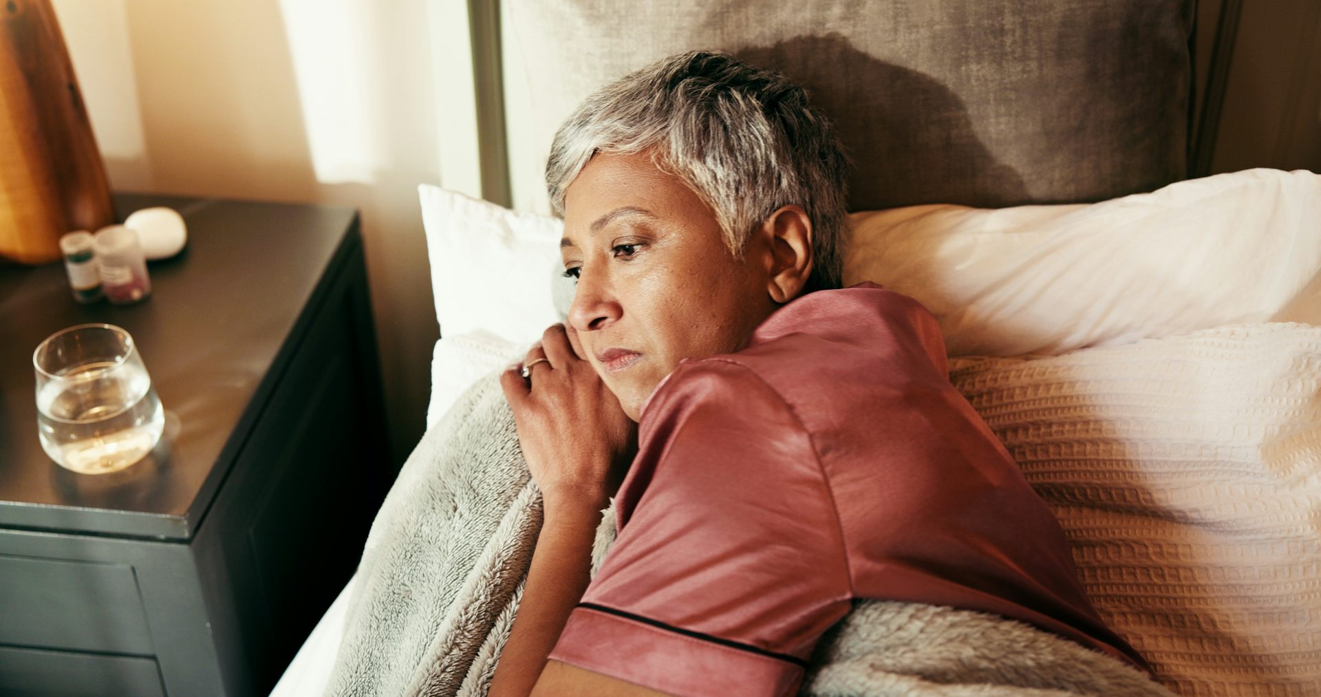 Pourquoi les somnifères à long terme ne sont pas la solution contre l'insomnie liée à l'âge