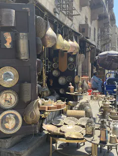 A show selling silverware and plates