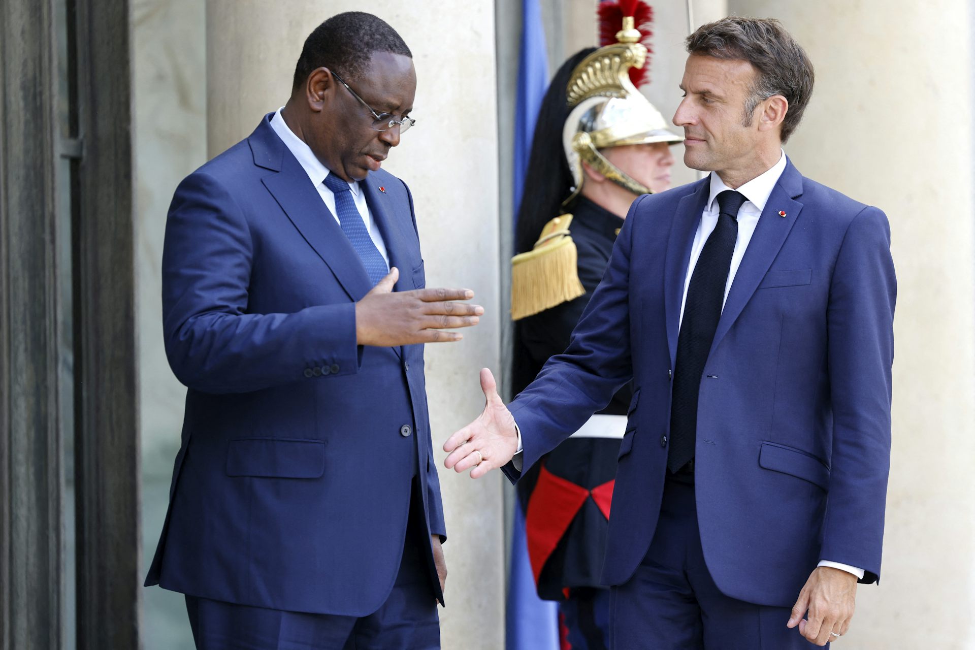 Le président français Emmanuel Macron et l'ancien président sénégalais Macky Sall en 2023. 