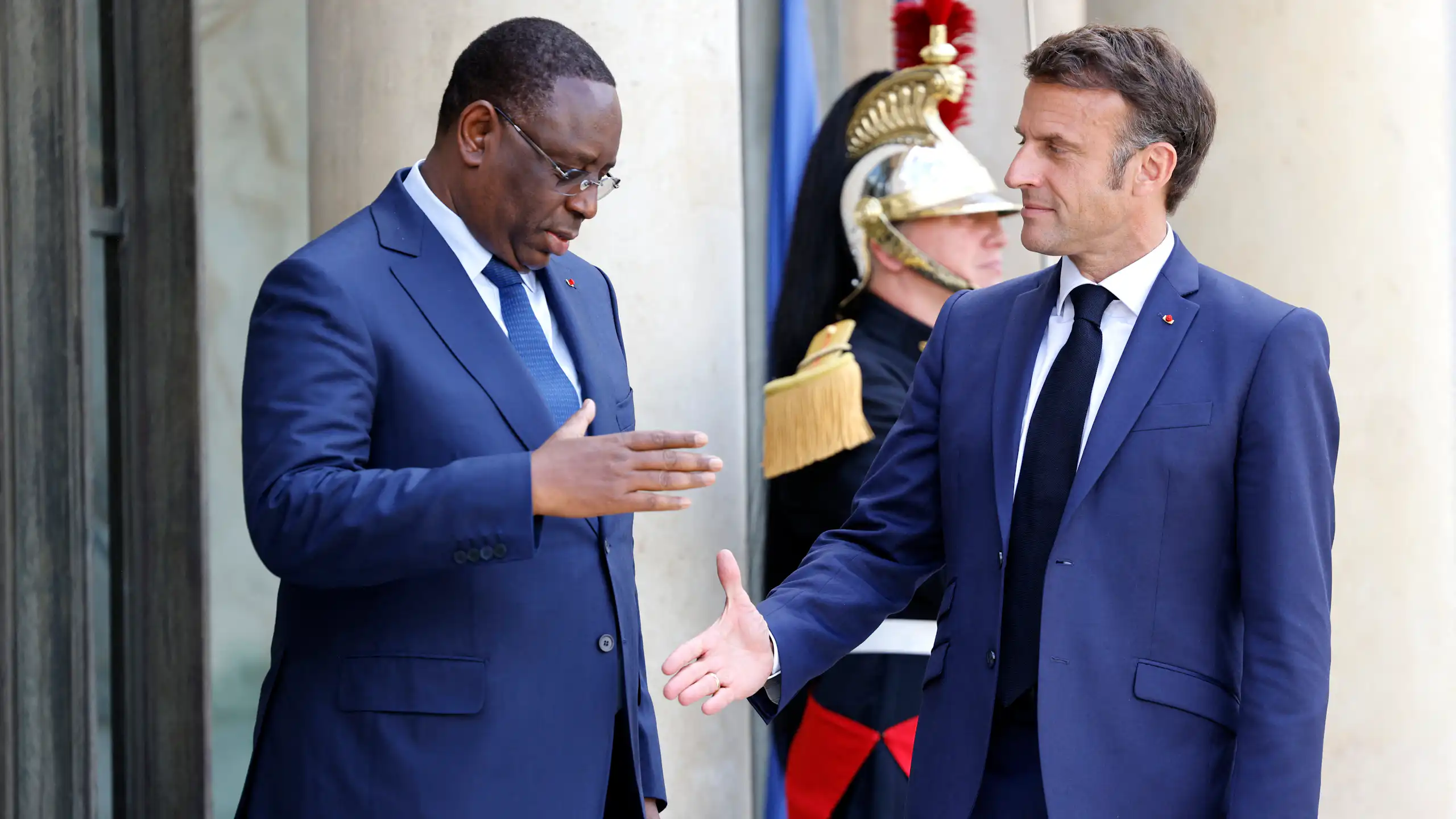 Le président français Emmanuel Macron et l'ancien président sénégalais Macky Sall en 2023.