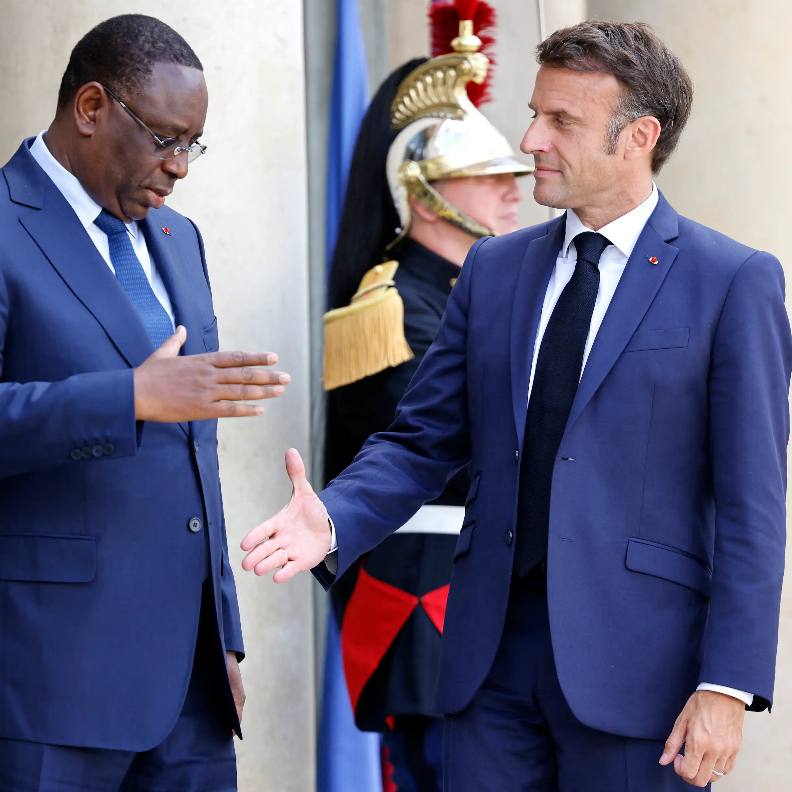 Le président français Emmanuel Macron et l'ancien président sénégalais Macky Sall en 2023.