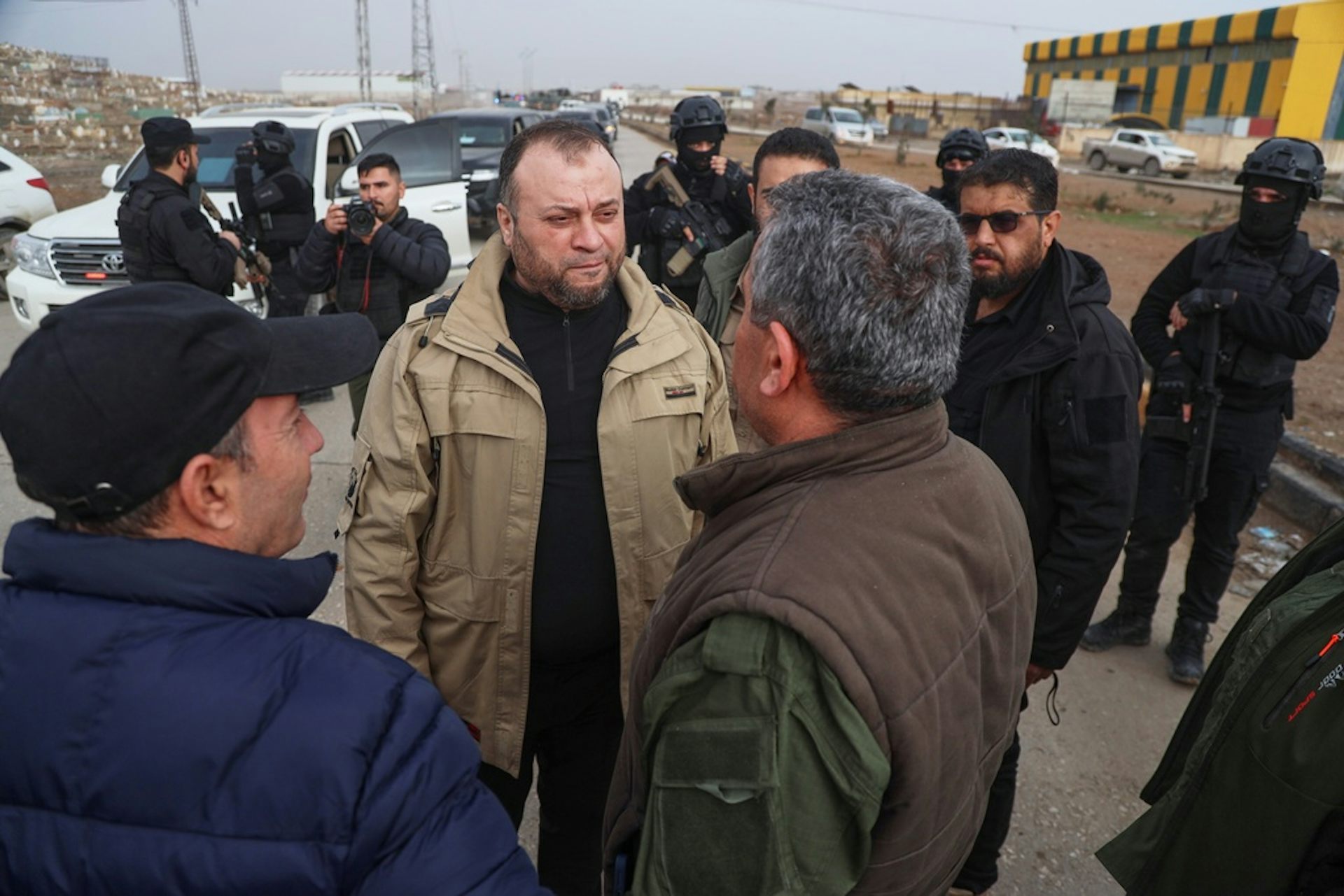 Armed men gather to negotiate.