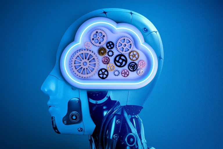 El cap d'un robot amb un cervell transparent fet de múltiples peces de mides i colors diferents.