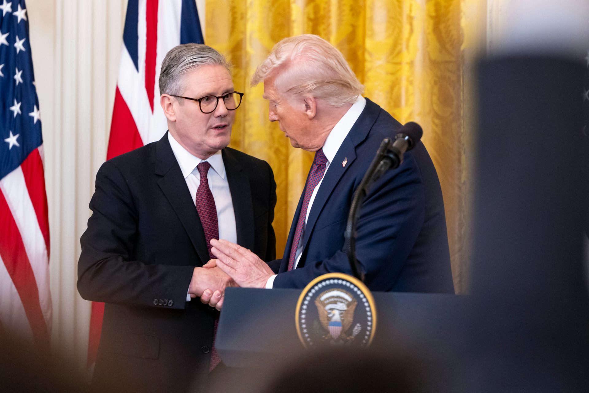 Trump and Starmer speaking closely to each other at the White House