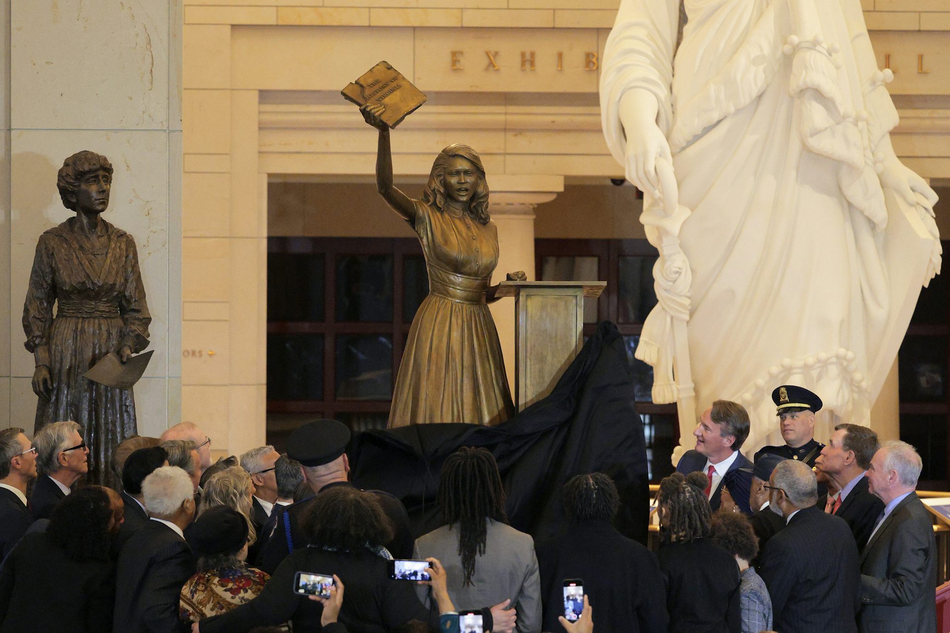 75 years after she led a student strike that helped end school segregation, Barbara Rose Johns now stands in the US Capitol where Robert E. Lee once did