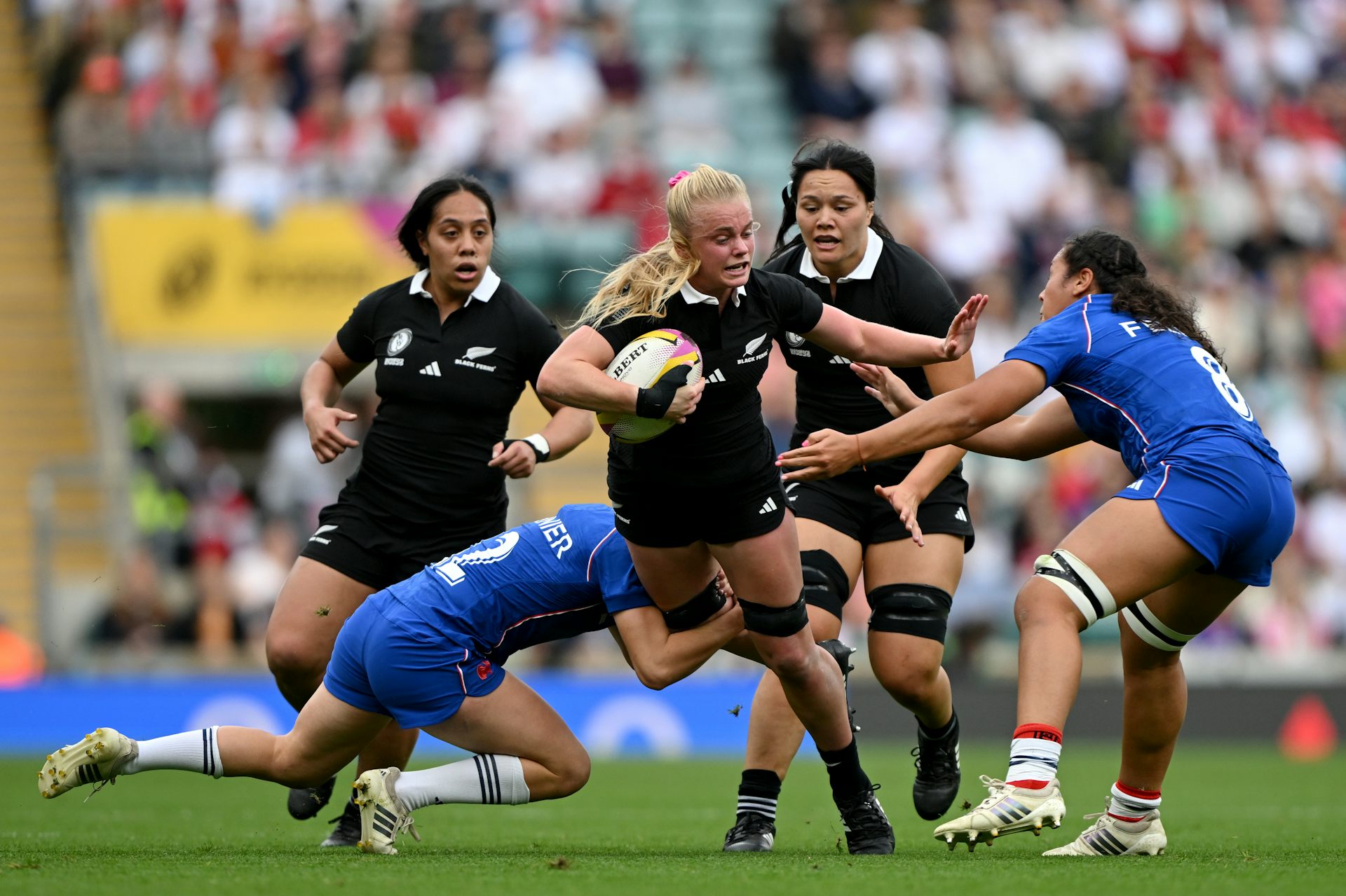 Sophie Devine&rsquo;s record cricket contract can&rsquo;t disguise a stubborn pay gap in NZ women&rsquo;s sport