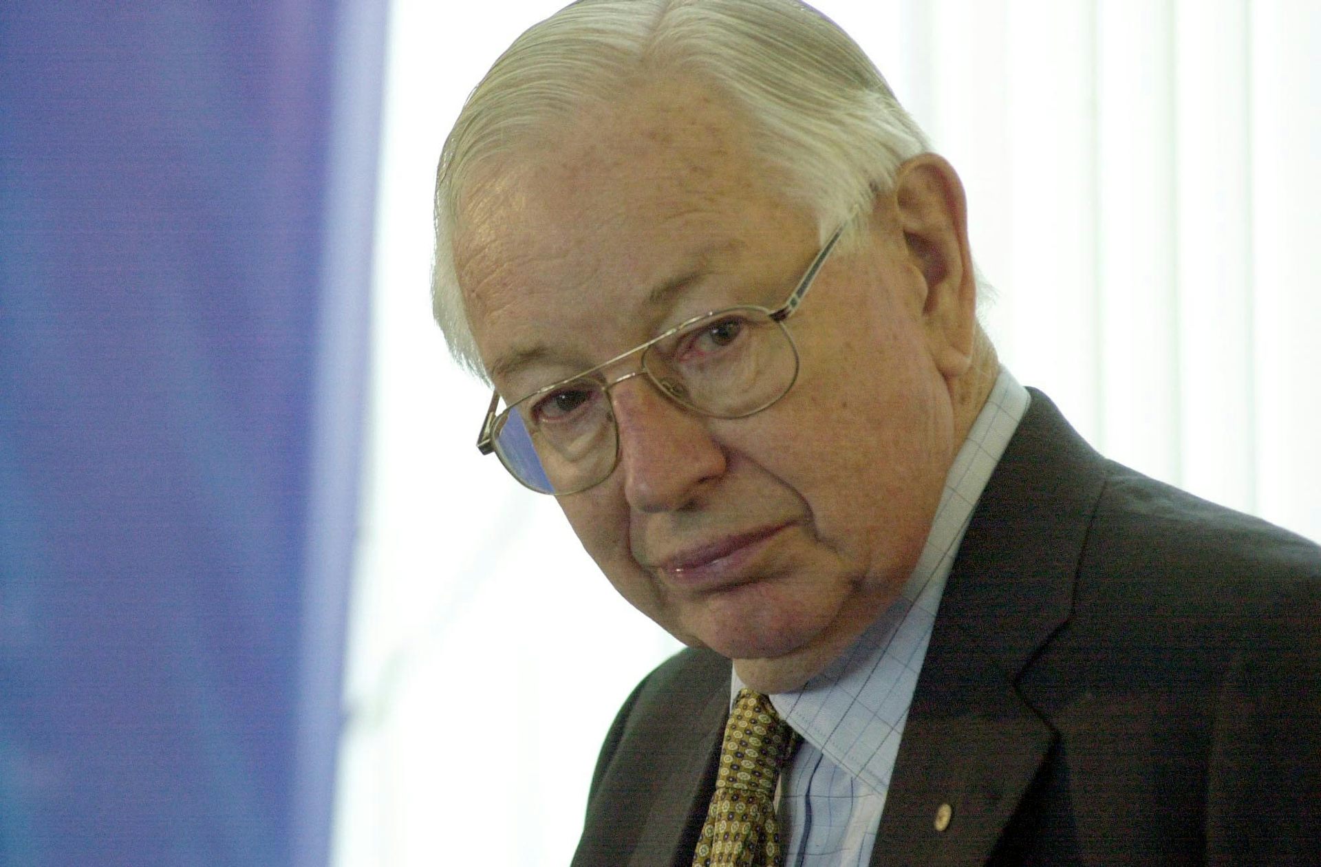 Sir Anthony Mason, a jurist who shaped Australia, dies at 100