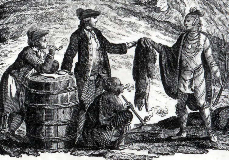 Une gravure représentant des Européens debout près d’un tonneau de rhum, tandis qu’un homme autochtone leur tend une peau de fourrure