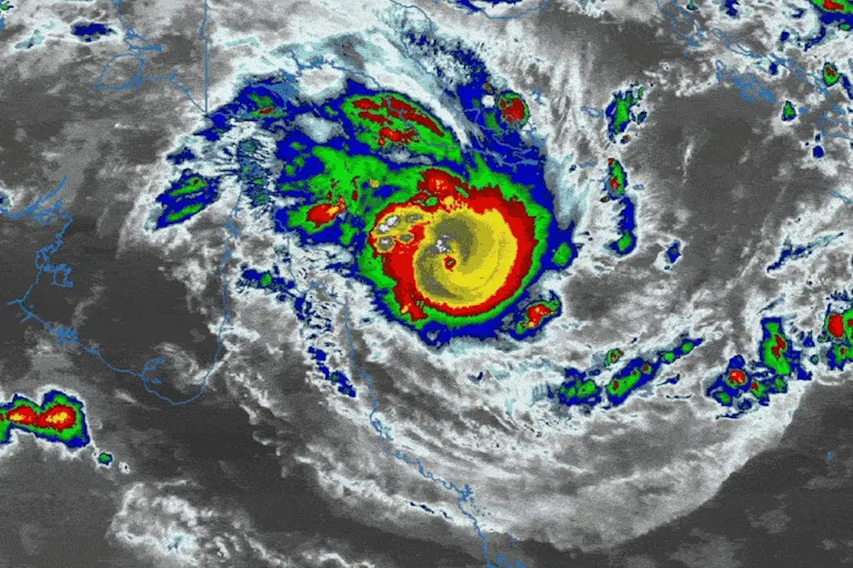 Cyclone Narelle travelling towards the northern Queensland coast