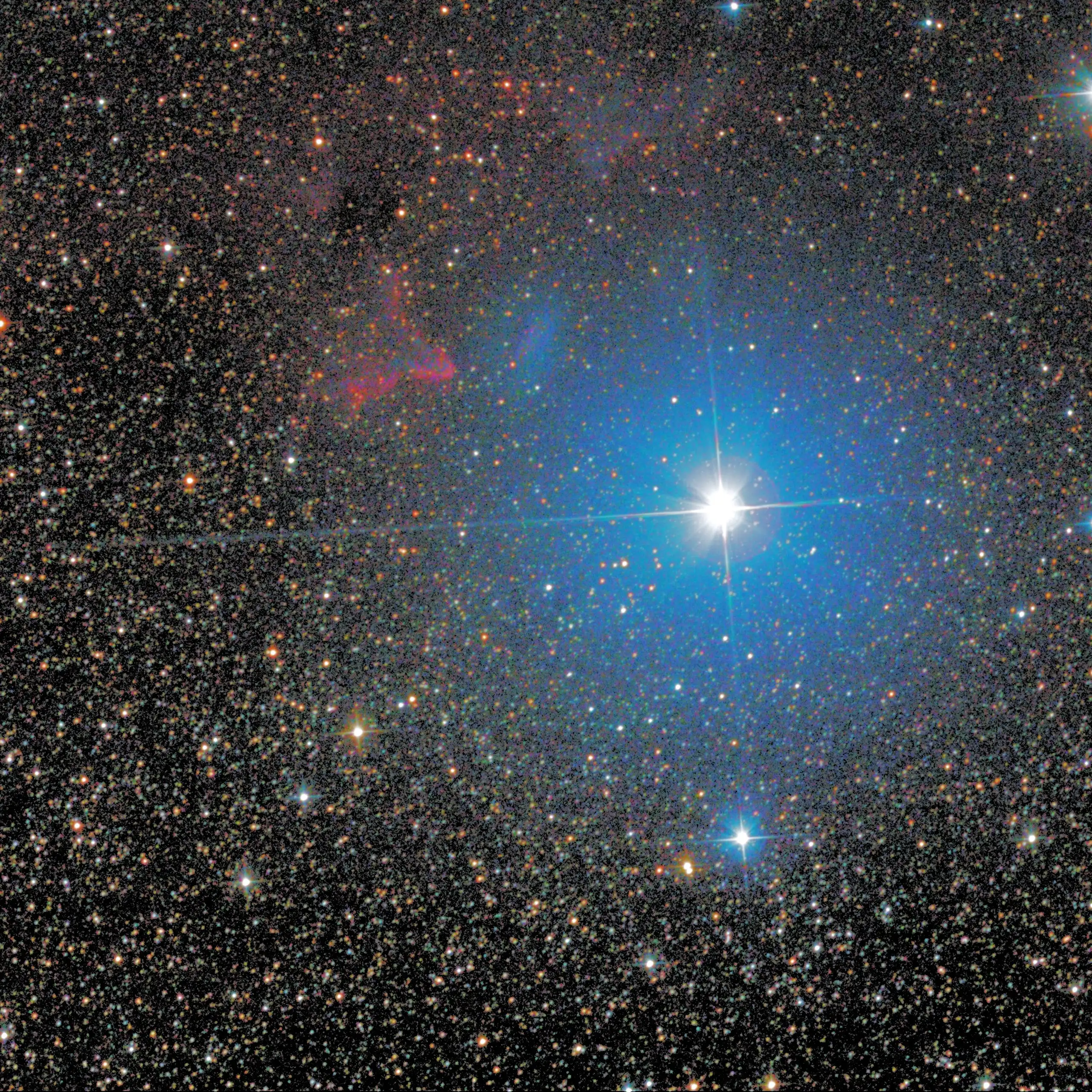 L'étoile Gamma Cassiopée brille fortement dans le ciel au milieu de nombreuses autres.