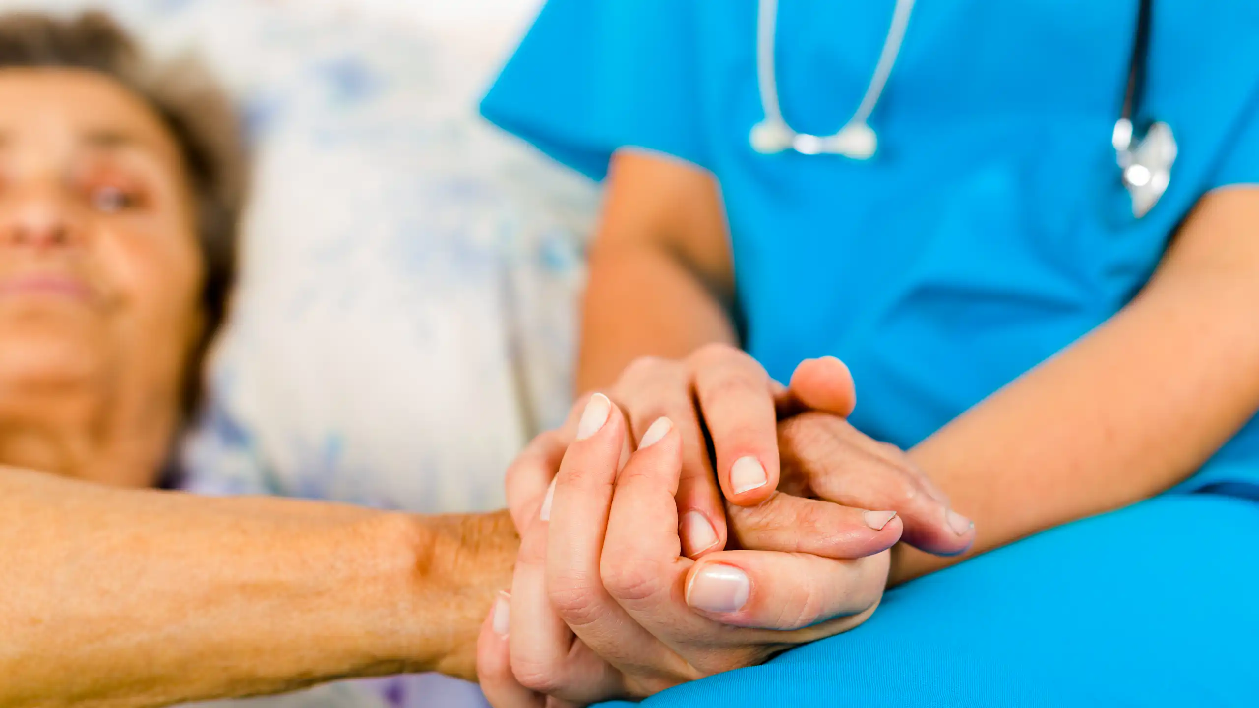 Soignante avec une patiente