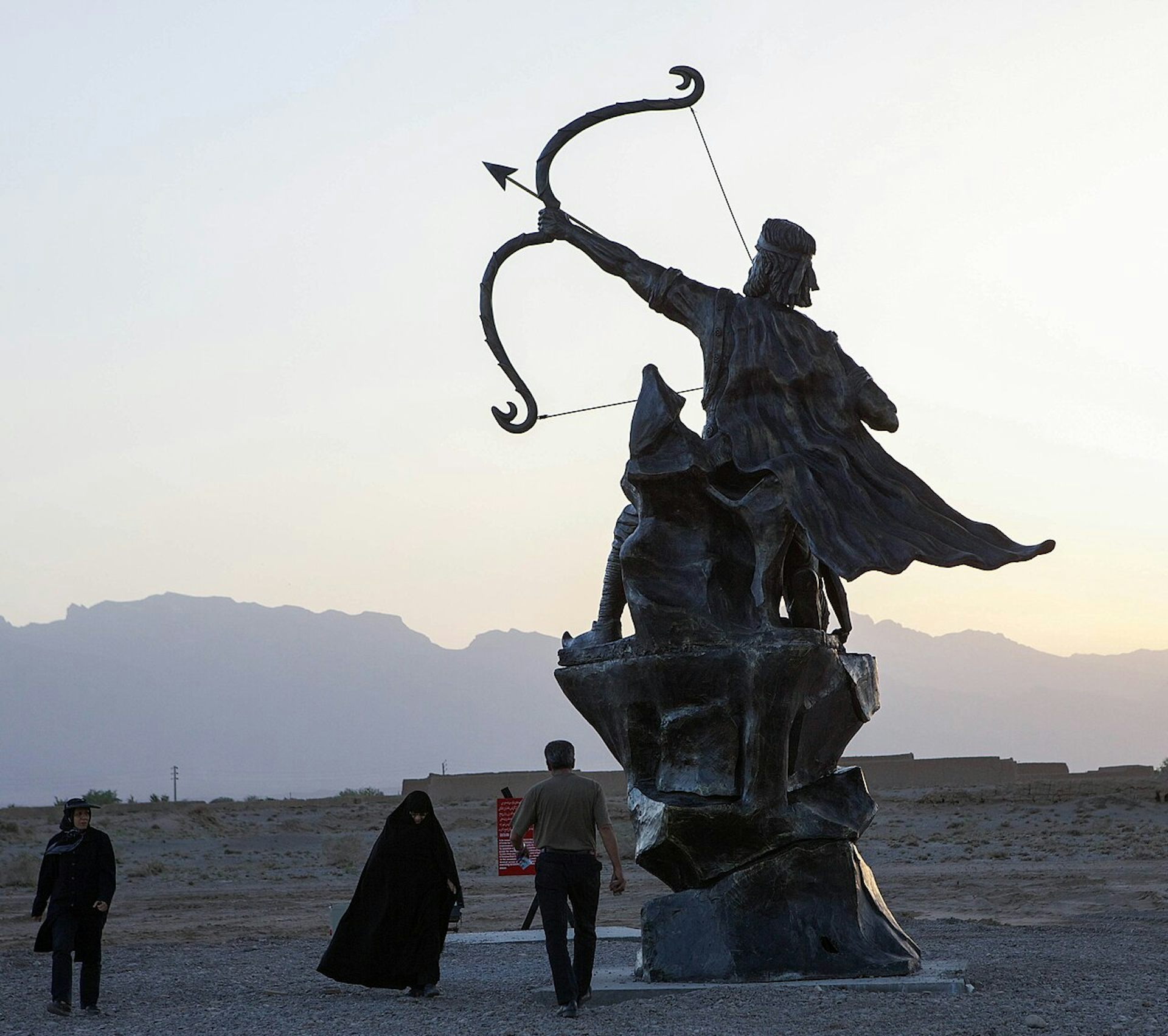 Estatua de Arash Sagitario en Irán.