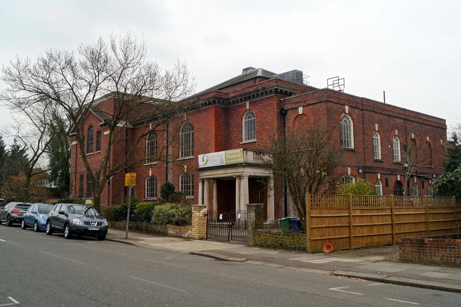 Photograph of the synagogue on Dunstan Road