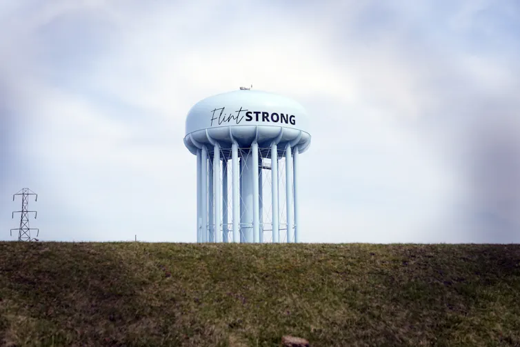 a water tower with the words Flint strong on it