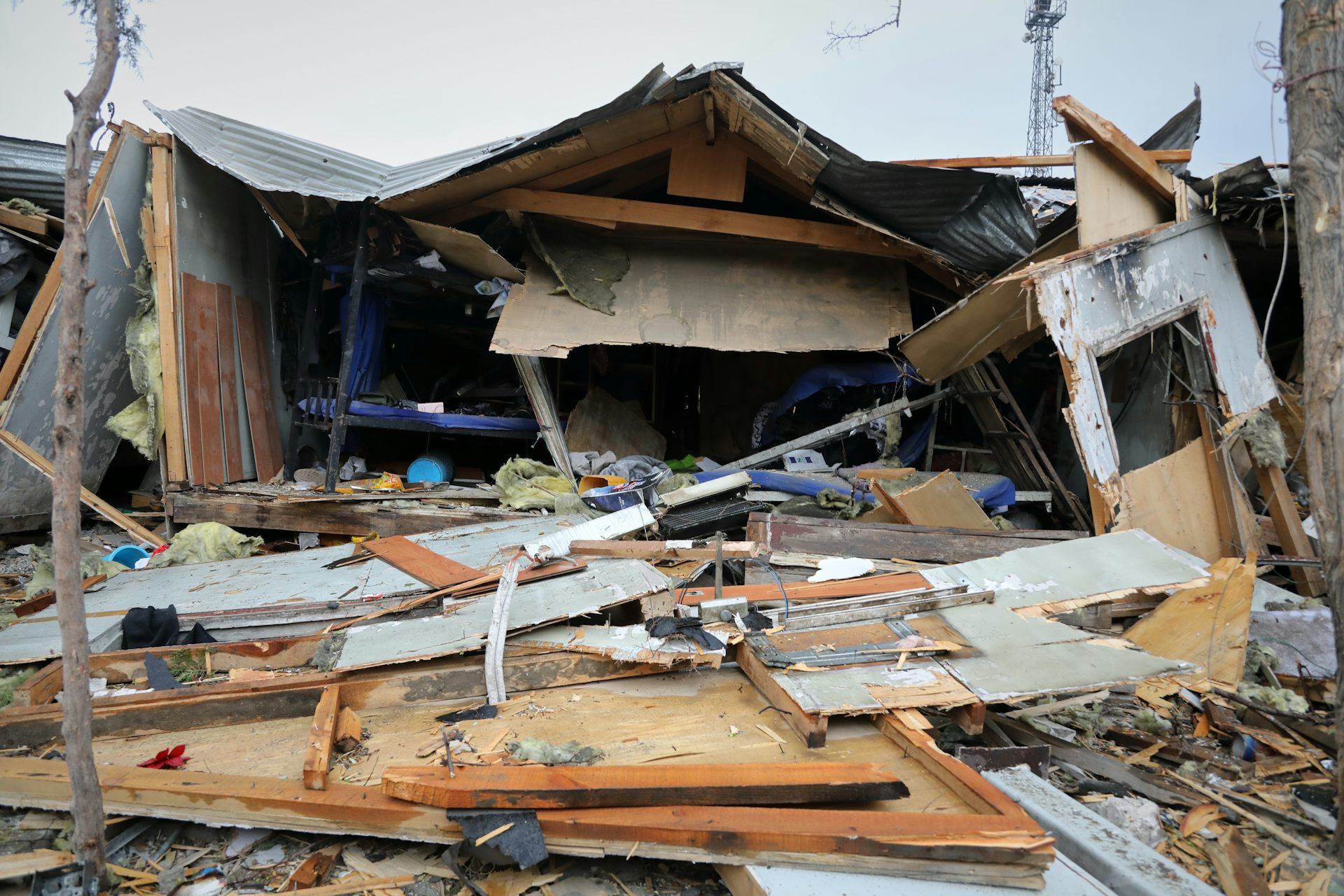 Restos y ruinas de un hospital destruido.