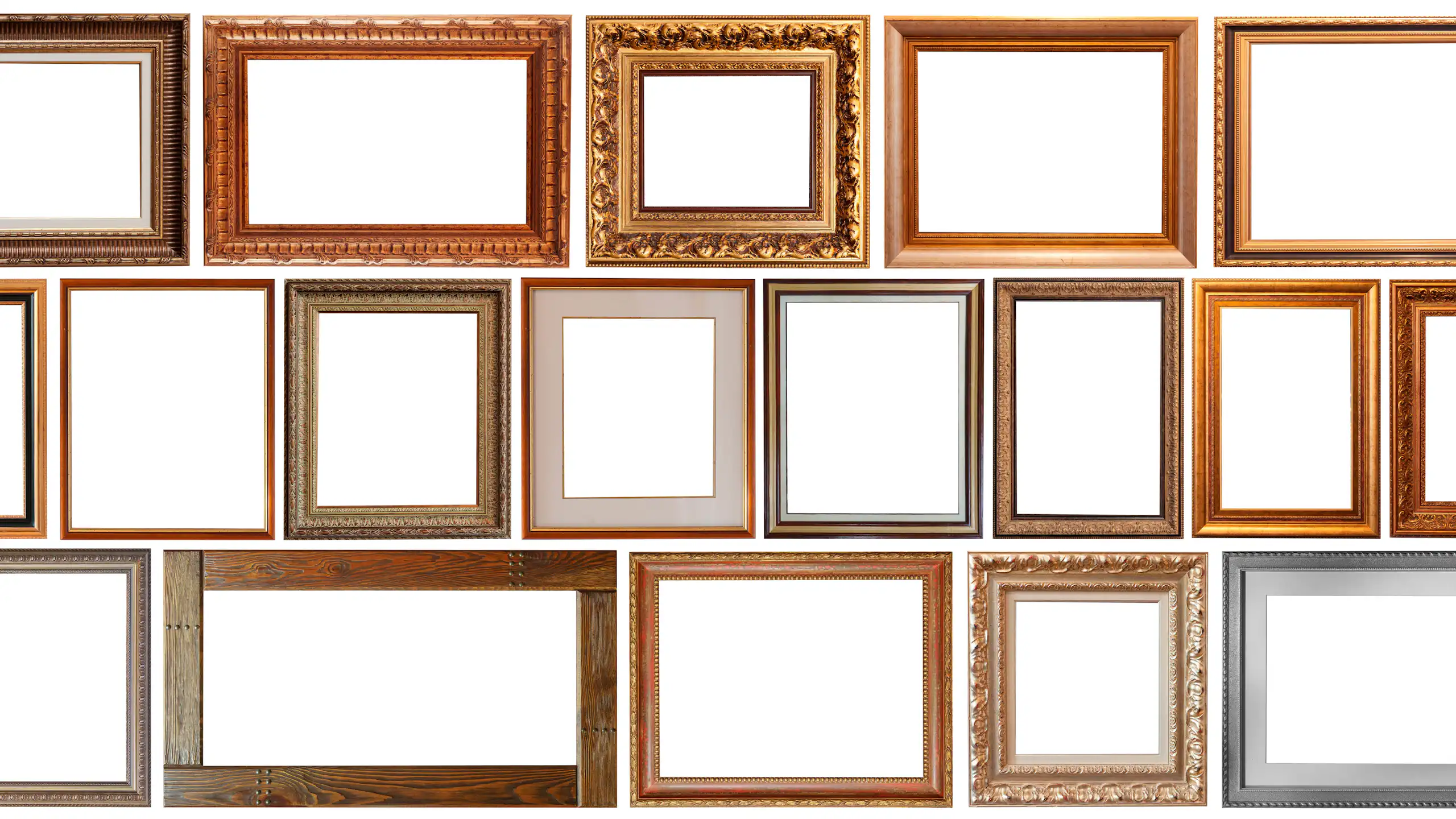 Mur de cadres vides.