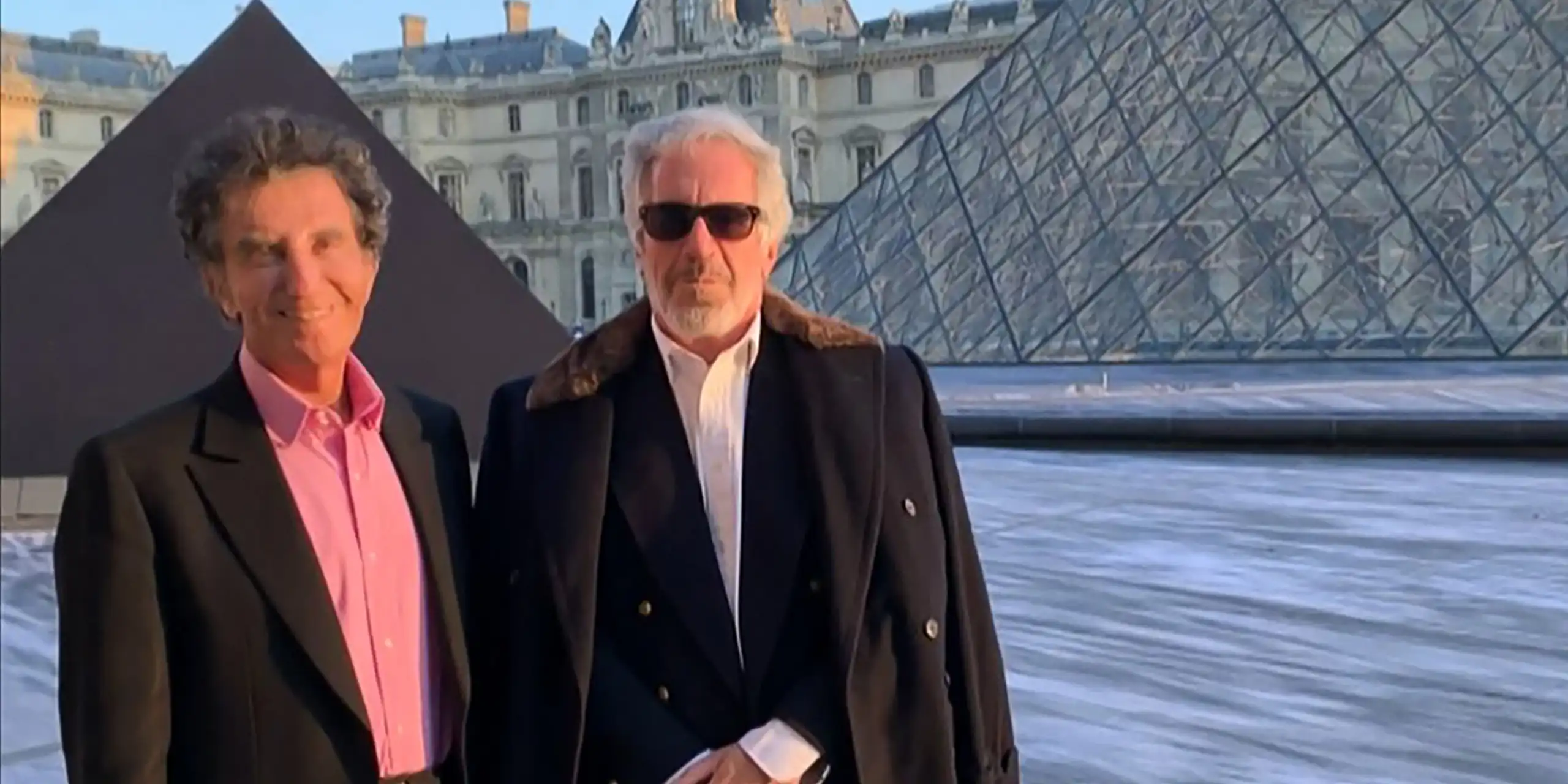 Jack Lang, ancien ministre français de la Culture, aux côtés de Jeffrey Epstein, à Paris. Capture d'écran d'une vidéo issue des dossiers Epstein, publiée par le ministère américain de la Justice.