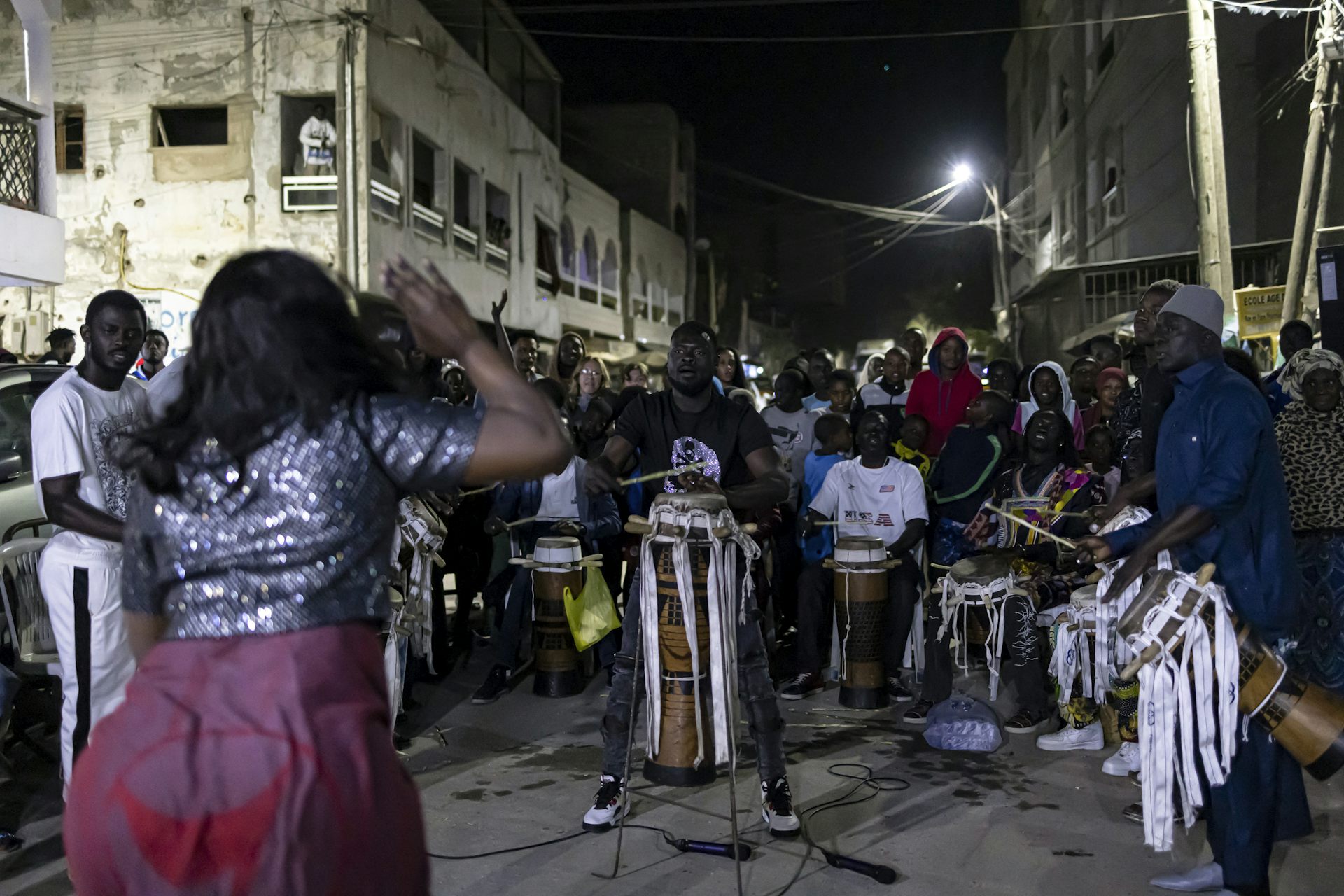 Le sabar, ce rythme sénégalais qui fait vibrer les quartiers et s'exporte dans le monde