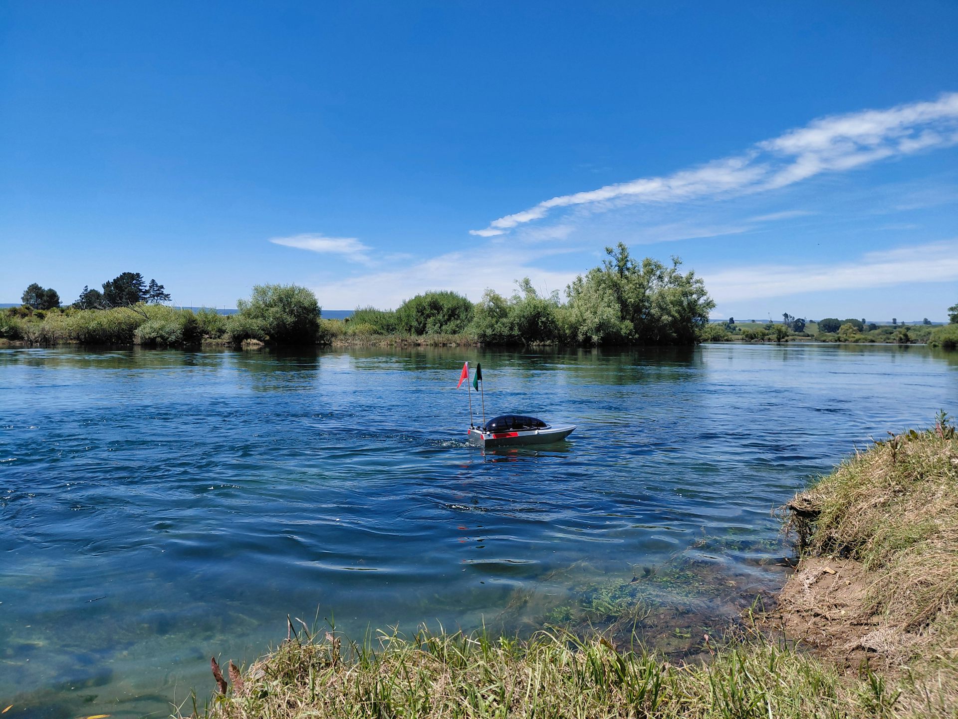 A radio-controlled jet boat equipped with sensors maps dissolved carbon dioxide pressure in the Waikato River.