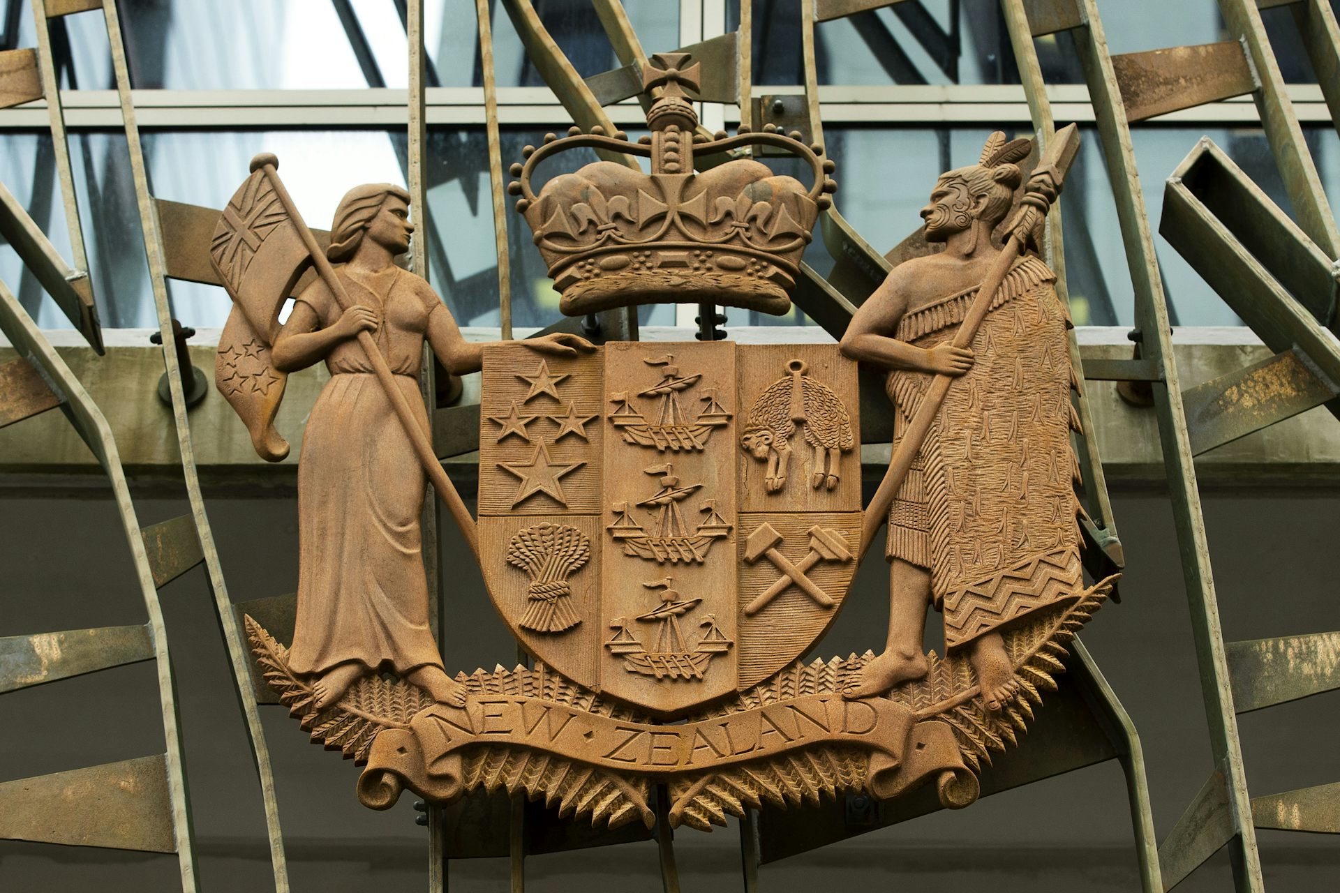 Offenders serving community sentences are more likely to keep jobs, earn more – new research