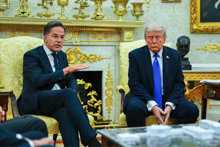 Mark Rutte speaks at a meeting in the Oval Office alongside Donald Trump.