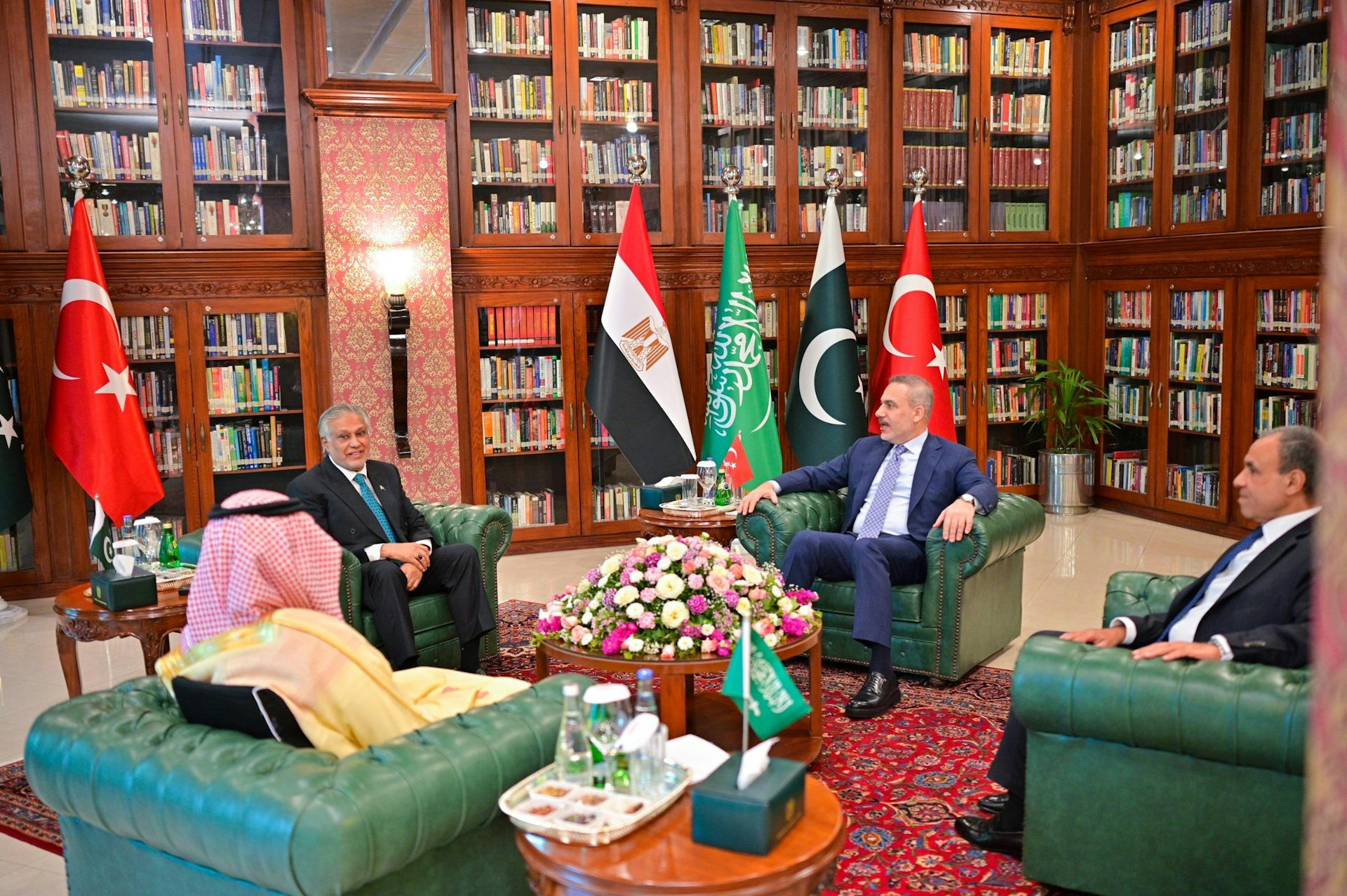 Pakistan, Turkey, Egypt and Saudi Arabia emerge as a new regional power bloc amid Iran war