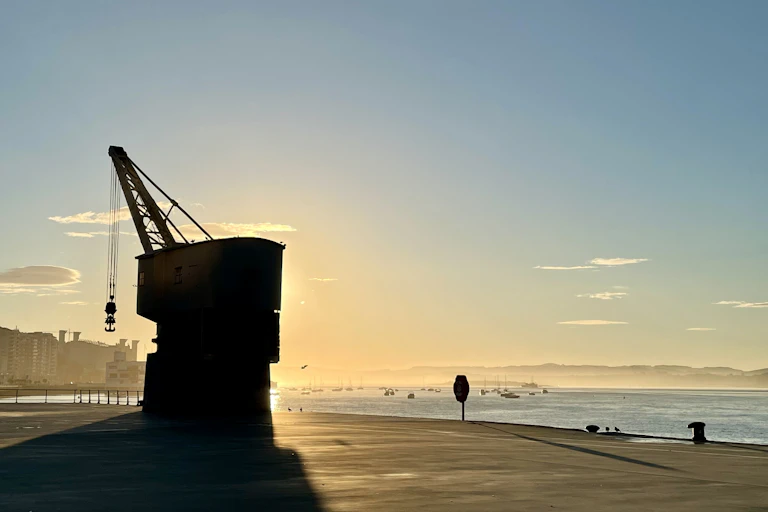 atardecer en una bahía