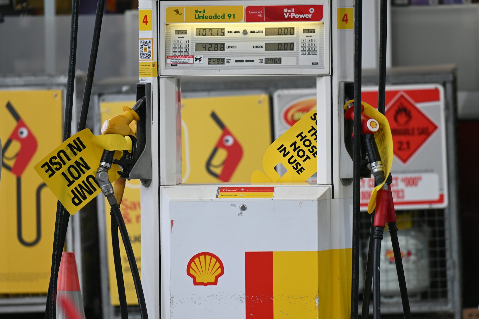 A new ad campaign is pushing Australians to use less petrol. Has this happened before?