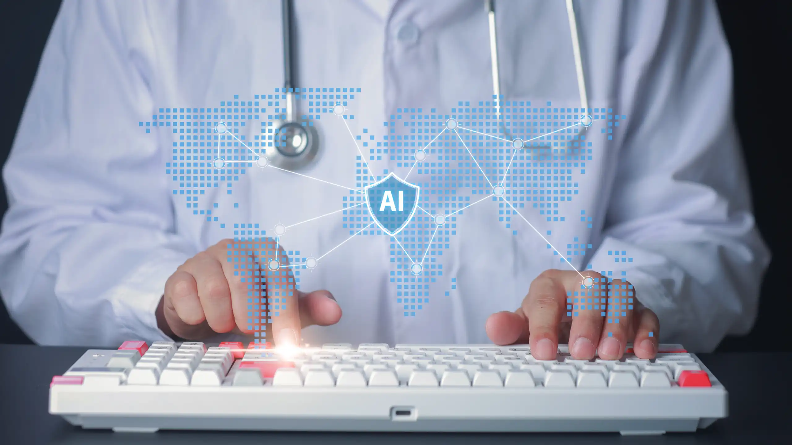 Médecin tapant sur le clavier avec l'hologramme lumineux de la carte montrant la connexion au réseau mondial IA.