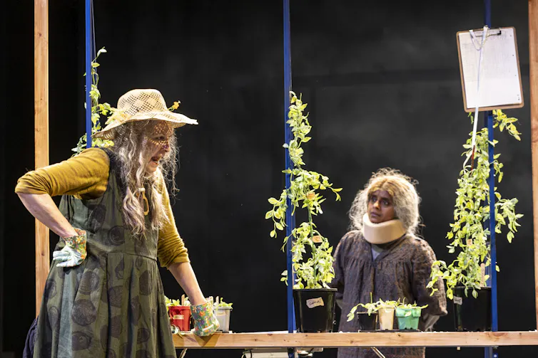 Production image: Rabe and Nadie Kammallaweera in a green house.