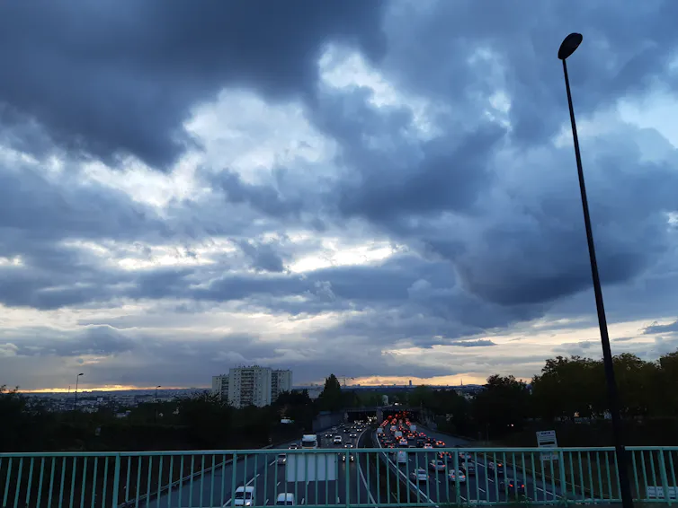 How are raindrops shaped? 4 landscapes and clouds