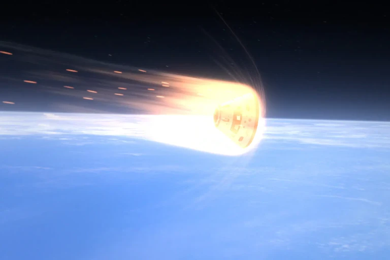Ilustración de una nave espacial, rodeada de plasma naranja, en su reentrada en la atmósfera terrestre.