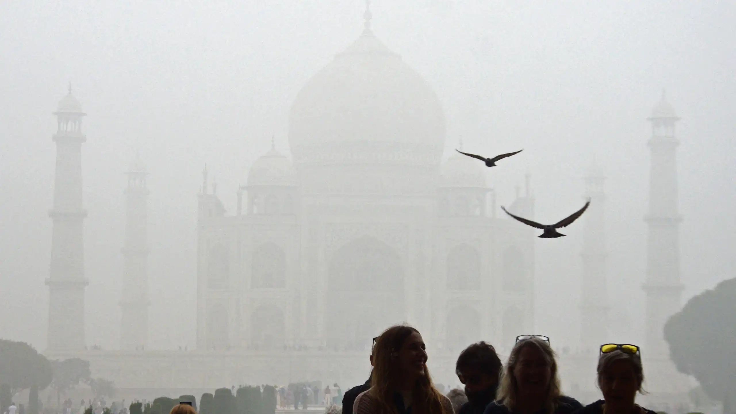 paysage taj mahal dans un nuage de pollution