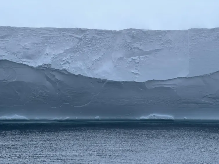 The front of the Ross Ice Shelf is about 30 metres high, but 150 metres of ice are submerged.