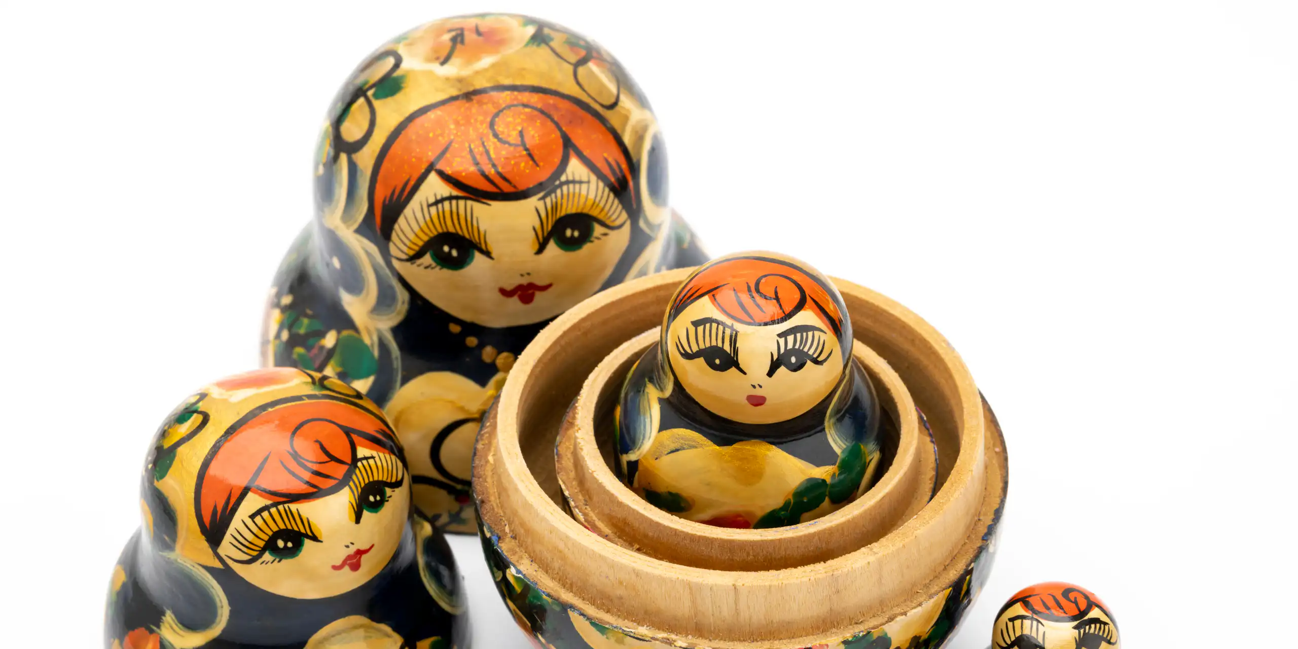 Photographie de poupées russes.