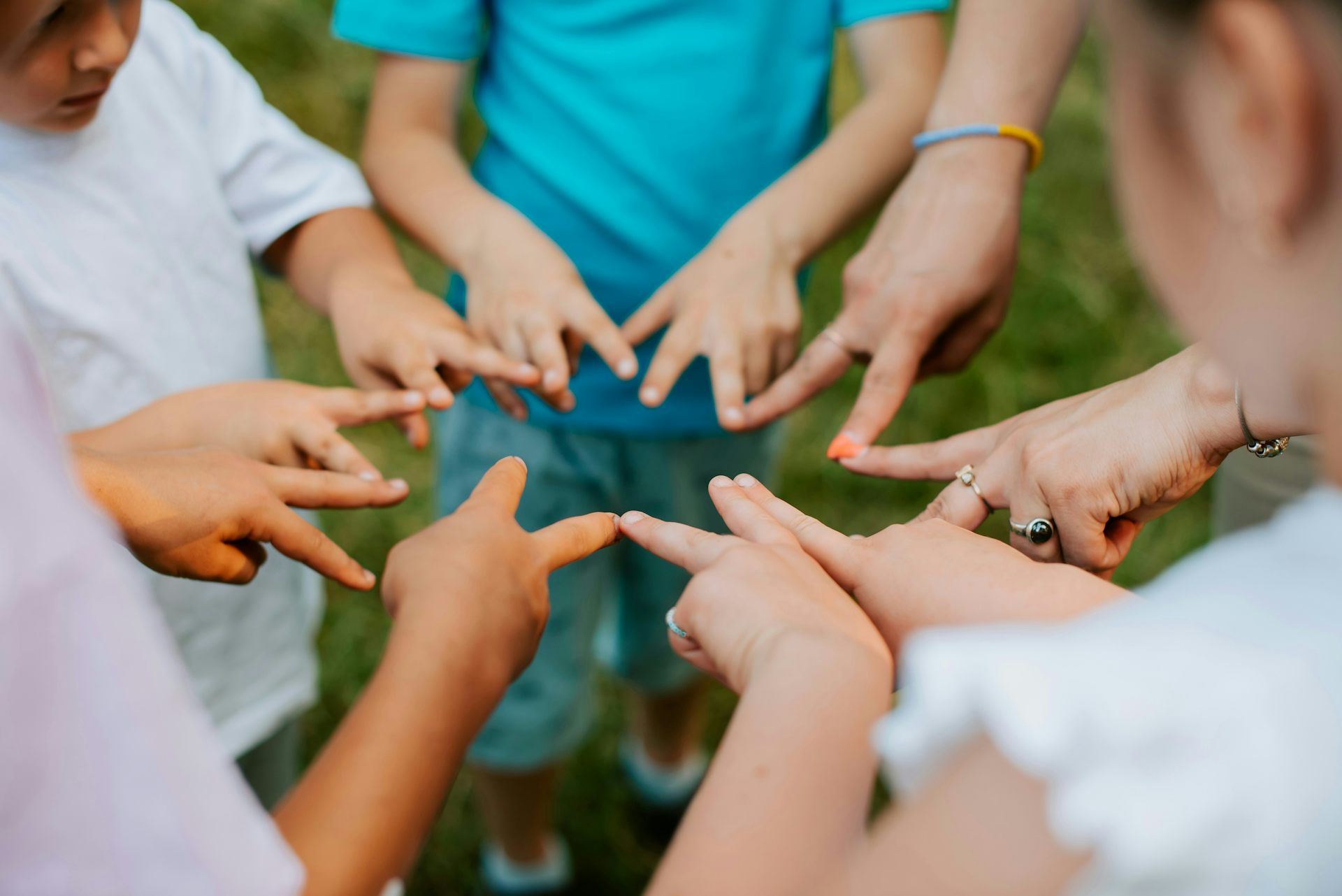 Les jeunes désertent les activités de plein air. Et si le jeu libre les ramenait dehors ?