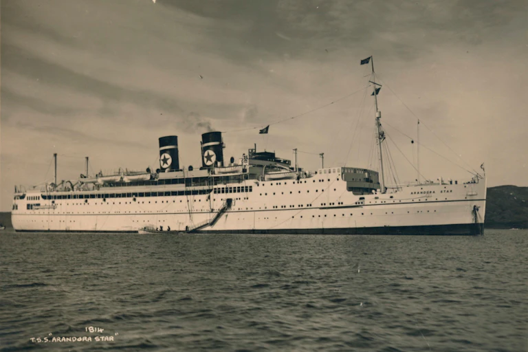 An old photo of a cruise ship from the 1930s.