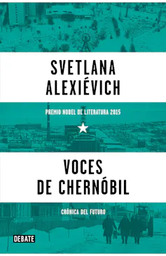 Edición en español _Voces de Chernobyl_ de Svetlana Aleksievich.