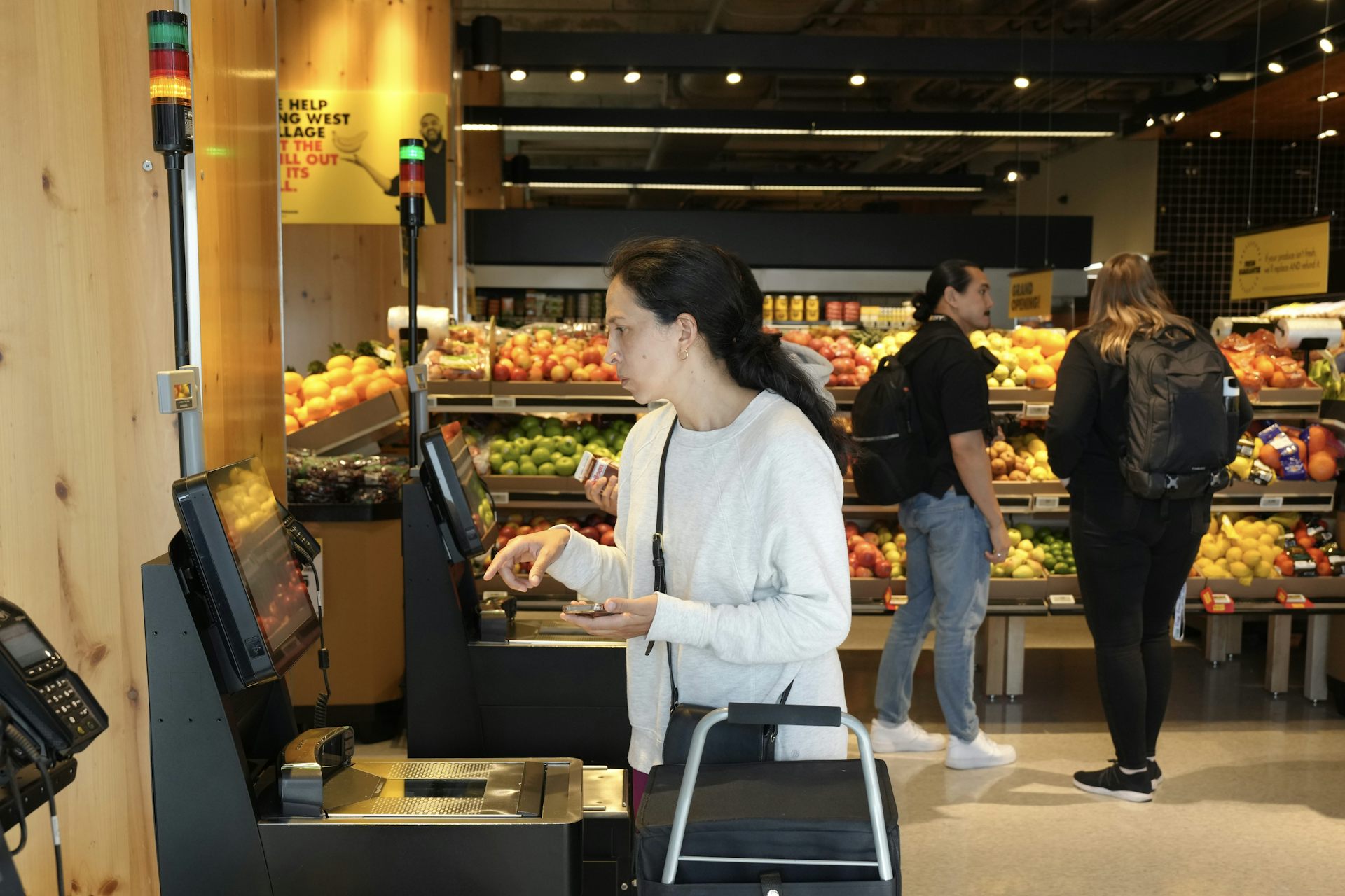 Here’s how Canadian households can recession-proof finances as economic uncertainty climbs