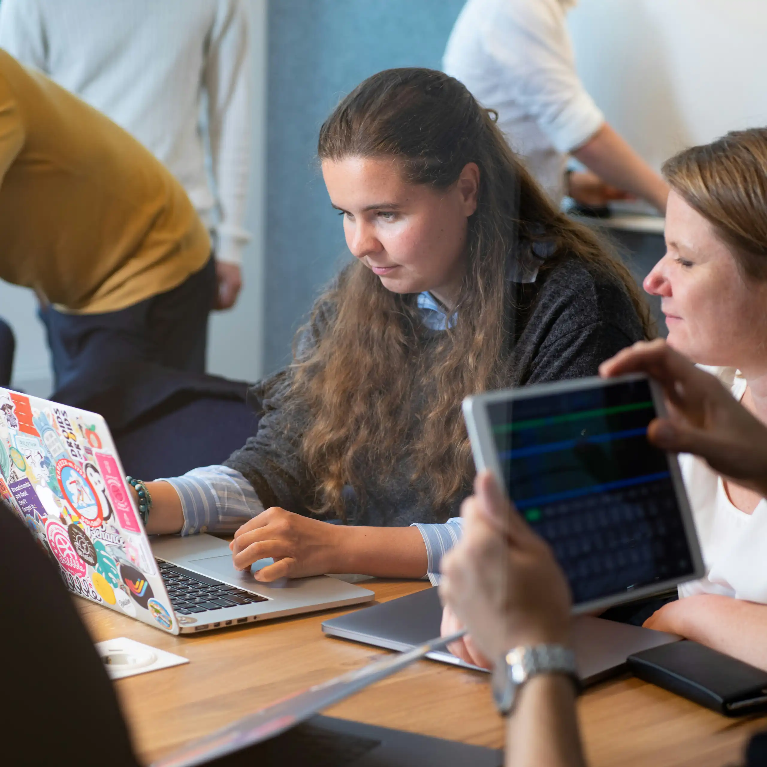 Etudiante sur son ordinateur