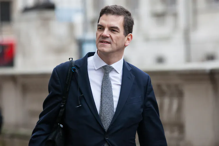 Olly Robbins walking outside en route to a meeting at the cabinet office