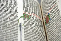 Desde Wulfstan de York hasta Pete Hegseth, los versículos bíblicos simulados a menudo se han politizado 2 La Biblia en el texto antiguo.