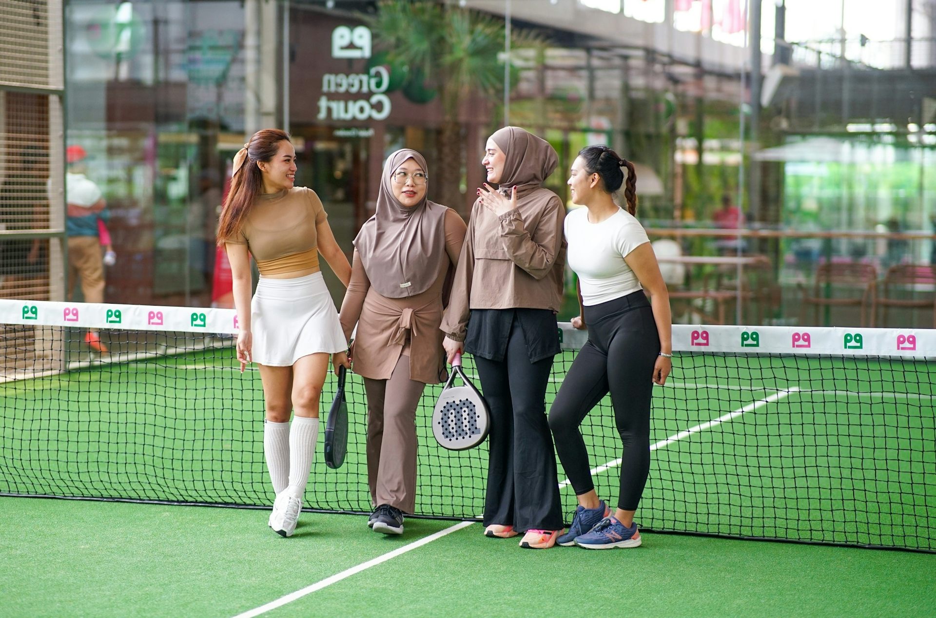 Demam padel melanda kaum urban Indonesia.