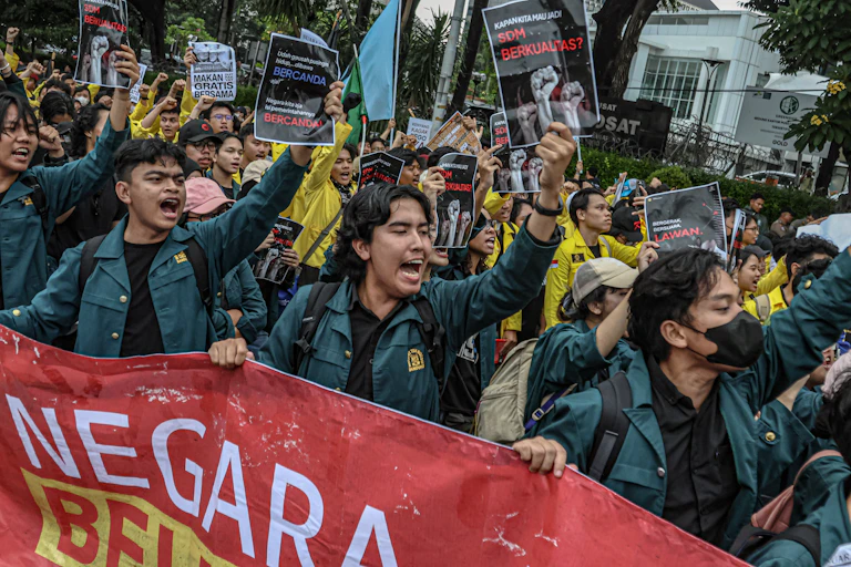 Kecenderungan untuk ikut aksi kolektif lebih tinggi pada orang individualis (suka sendiri) dibandingkan kolektivis (suka kebersamaan).
