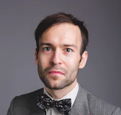 Introducing The Dialog Local weather Poetry Award – for UK-based teachers 2 man with brown hair, dressed in suit and bow tie, grey background