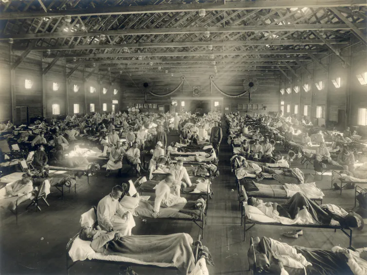 Hôpital d’urgence au camp Funston, au Kansas, en 1918, pendant l’épidémie de grippe