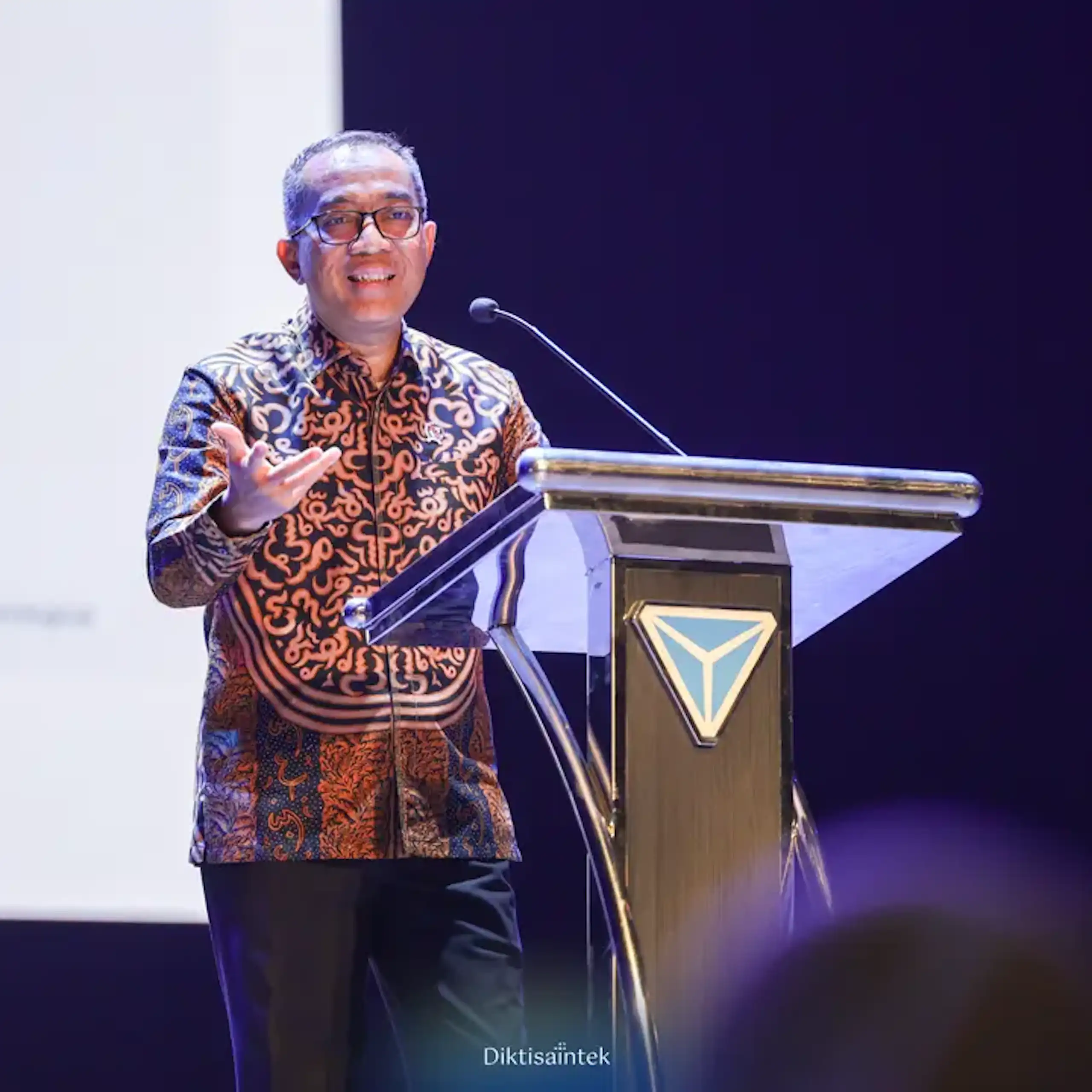 Penutupan prodi tanpa alasan yang jelas melanggengkan dominasi logika bisnis dan ekonomi dalam pendidikan.