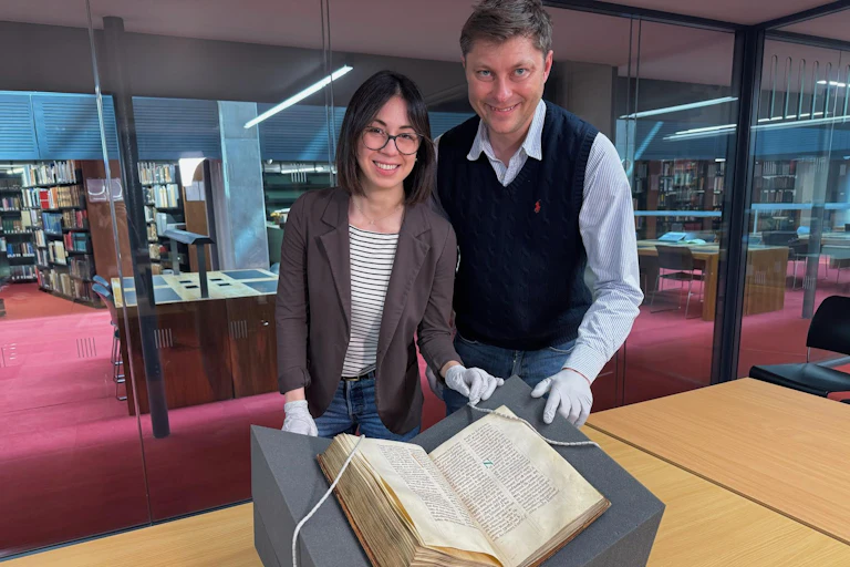 Elisabetta Magnanti and Mark Faulkner with a copy of Bede’s Ecclesiastical History of the English People.