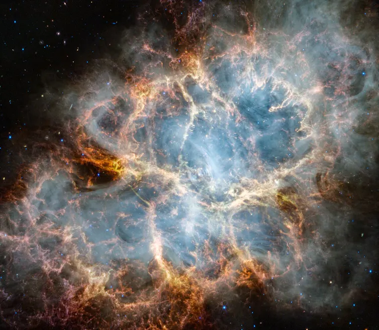 宇宙にある巨大なガス雲と星の写真。