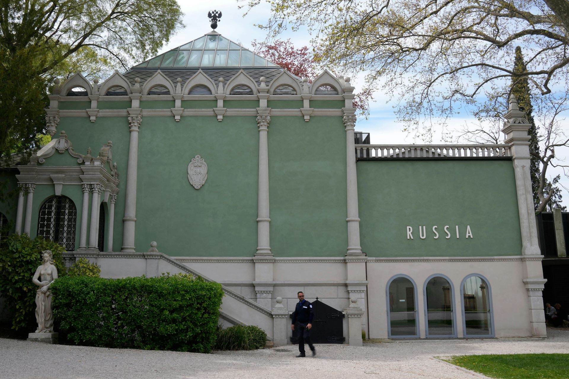 The Venice Biennale jury has resigned, proving art institutions cannot remain separate from politics
